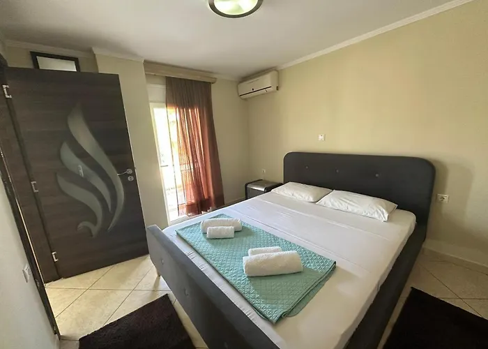 Riviera Beach Apart No 5